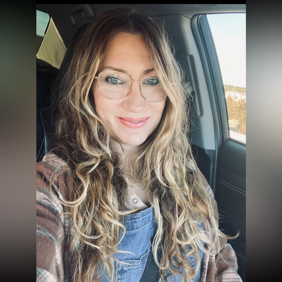 Meet your Posher, Ann - Picture 1 of 1